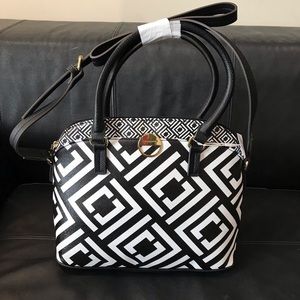 Liz Claiborne Women’s black/white handbag/satchel/dome style/nwt